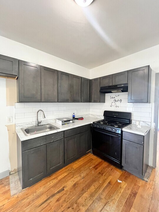 621 Bramhall Ave in Jersey City, NJ - Building Photo