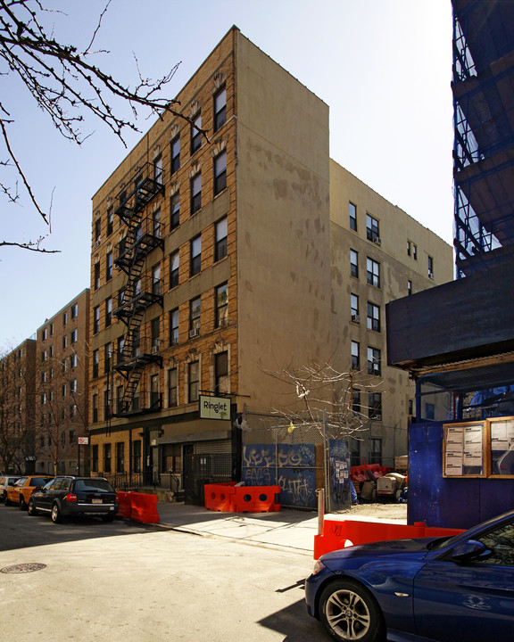 304 E 8th St in New York, NY - Building Photo