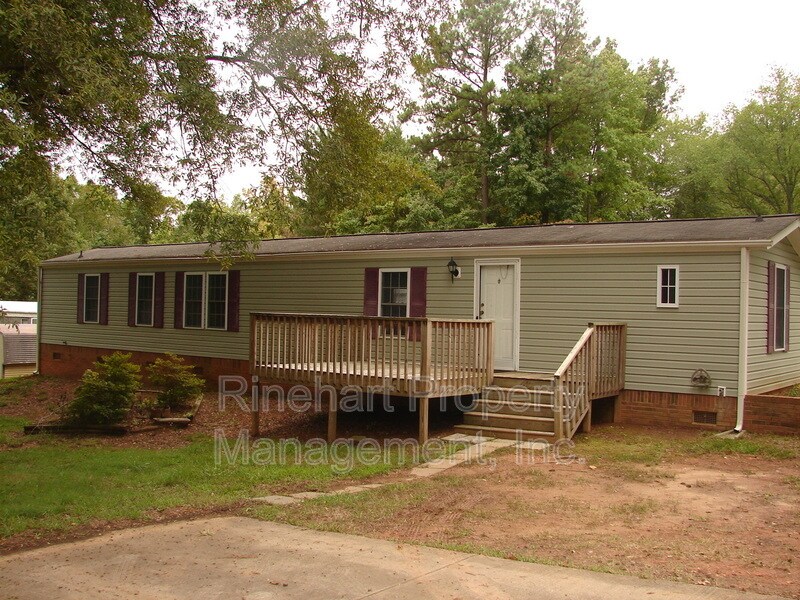1212 Stateline Rd in Clover, SC - Building Photo