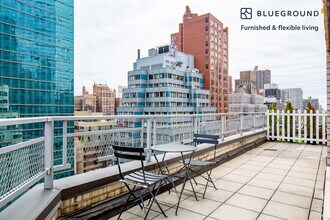 279 E 44th St in New York, NY - Building Photo - Building Photo