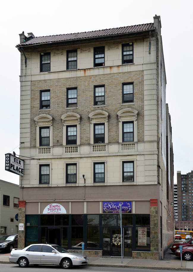 Elk Place in Rochester, NY - Foto de edificio - Building Photo