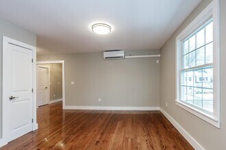 9 Central St in Salem, NH - Foto de edificio - Building Photo