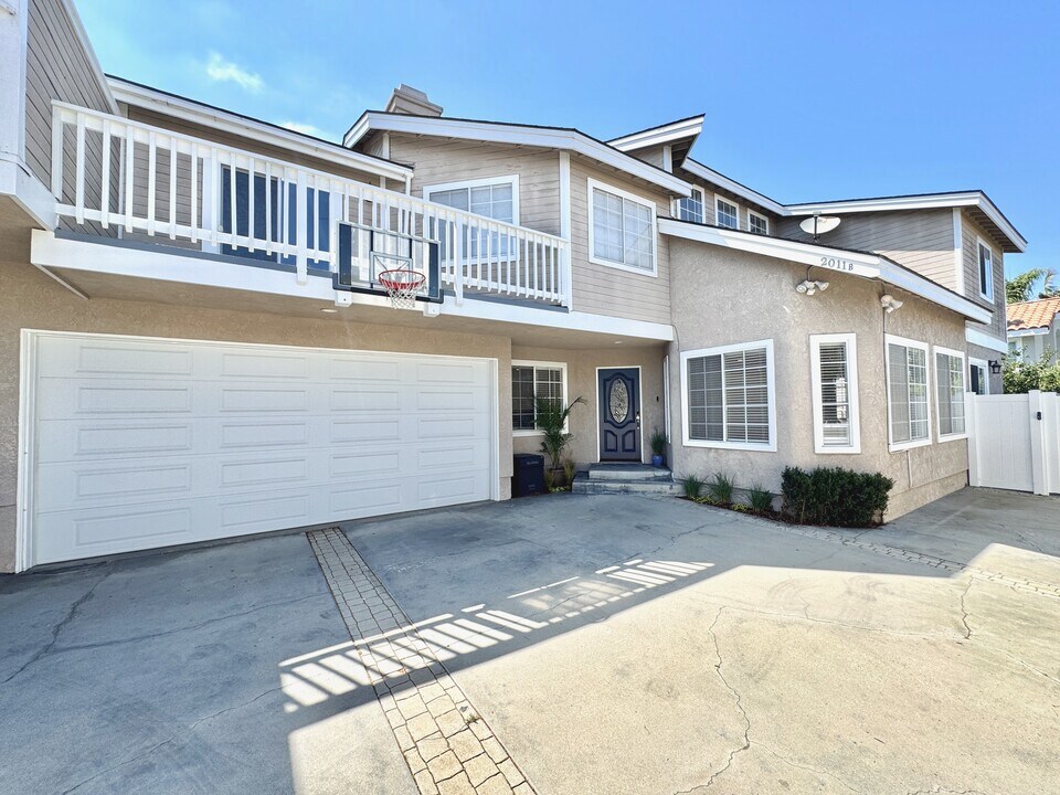 2011 Plant Ave in Redondo Beach, CA - Foto de edificio