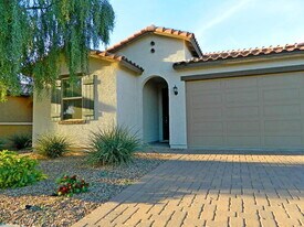 15408 W Edgemont Ave, Unit 2 B in Goodyear, AZ - Building Photo