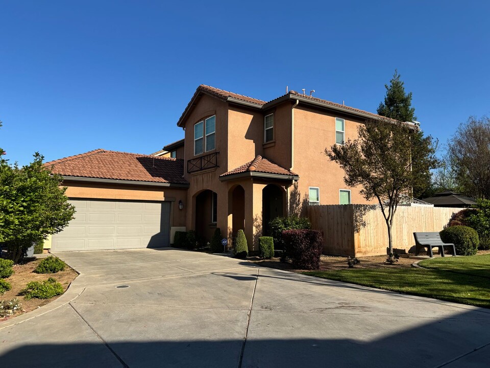 4450 W Artemisa Dr in Fresno, CA - Building Photo