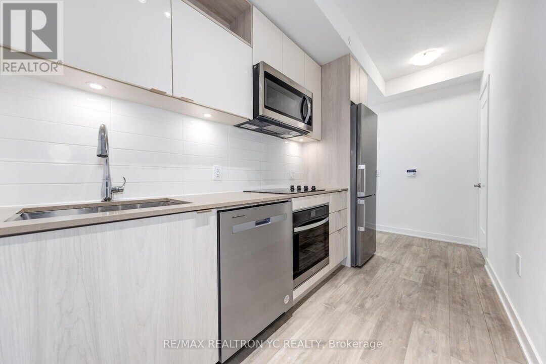 135-135 Lower Sherbourne St in Toronto, ON - Building Photo