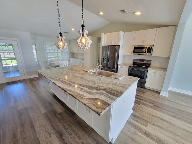 3808 Saber Tooth Cir in Gulf Breeze, FL - Building Photo - Building Photo