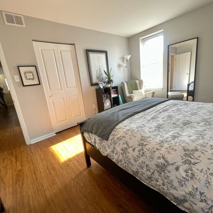 221 S 51st St in Philadelphia, PA - Building Photo
