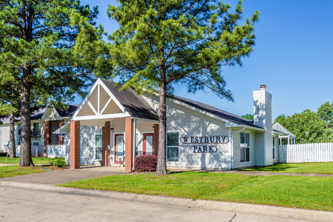 Westbury Park Apartments in Conway, AR - Building Photo