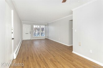 2817 W 13 Mile Rd in Royal Oak, MI - Building Photo - Building Photo