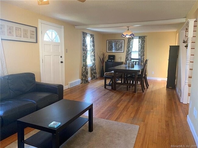 54 Summit Ave in East Haven, CT - Building Photo - Building Photo