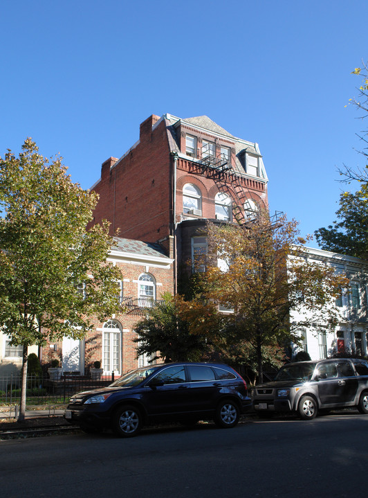 1525 P St NW in Washington, DC - Building Photo