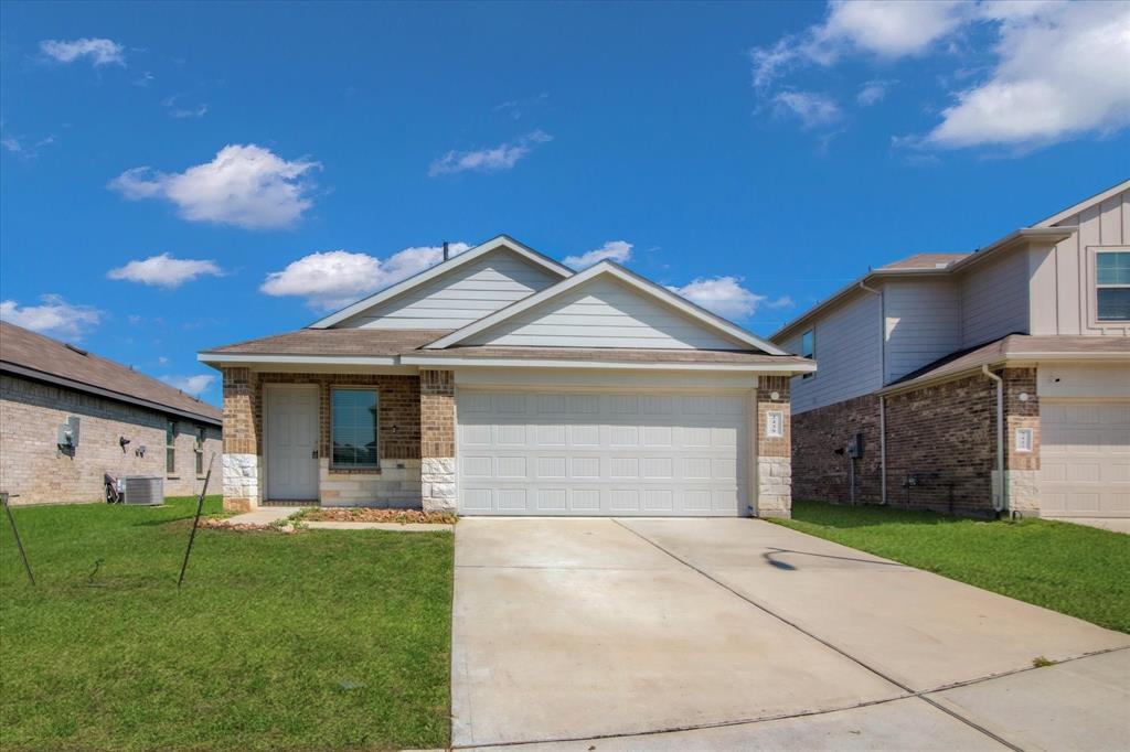 2439 Moraine Vly Dr in Spring, TX - Building Photo