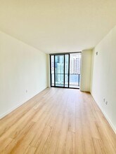 141 NE 2nd St, Unit 1001 in Miami, FL - Foto de edificio - Building Photo