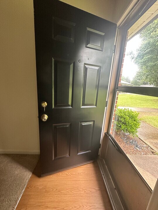 102 Robbins Ave, Unit 102B in Jamestown, NC - Building Photo
