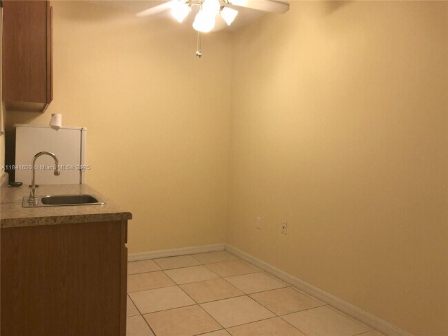 4908 SW 142nd Pl in Miami, FL - Building Photo - Building Photo