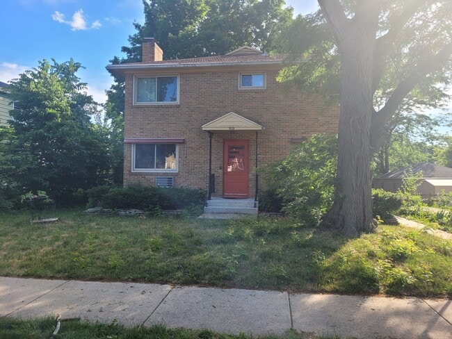 910 High St