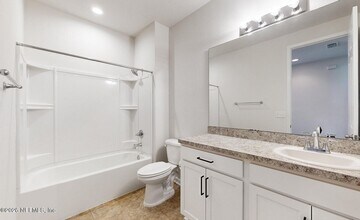 2077 Amberly Dr in Middleburg, FL - Building Photo - Building Photo