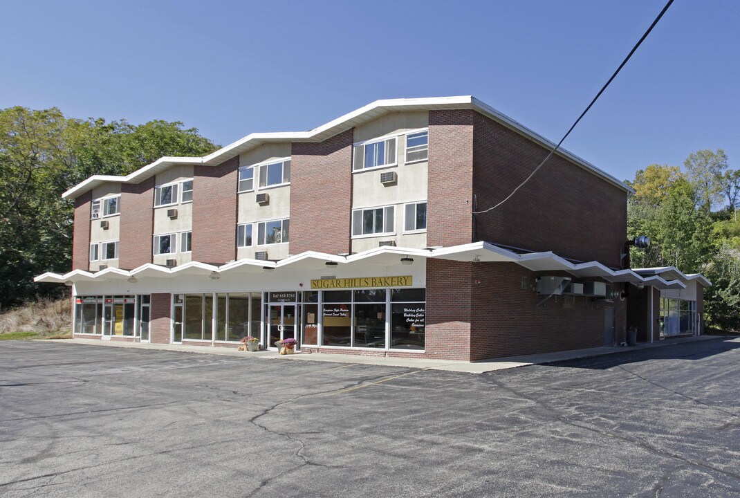 644-648 S Main St in Algonquin, IL - Building Photo