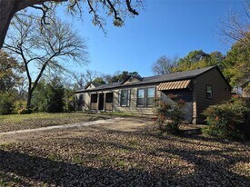 3449 Oak Creek Cir in Dallas, TX - Building Photo