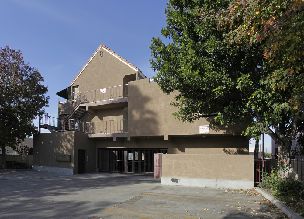 Carol Drive Apartment Complex in Fullerton, CA - Building Photo