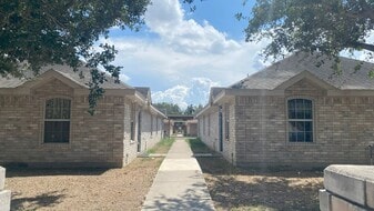 2220 W Candlelight Ln in Edinburg, TX - Building Photo