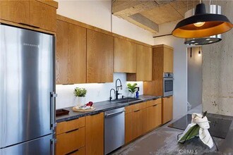 100 W 5th St in Long Beach, CA - Building Photo - Building Photo