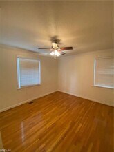 7402 Gleneagles Rd in Norfolk, VA - Foto de edificio - Building Photo