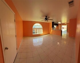 5005 Daymon Ct in Hutto, TX - Foto de edificio - Building Photo