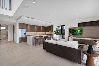12131 Palms Blvd in Los Angeles, CA - Building Photo - Building Photo