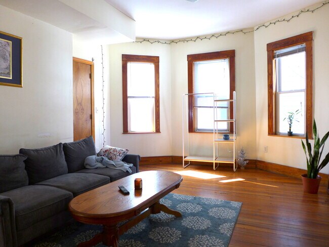 48 Montfern Ave, Unit 2 in Boston, MA - Building Photo - Building Photo