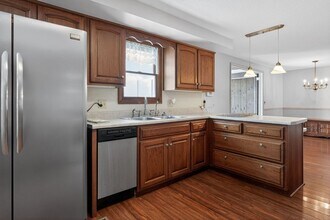 20728 Old 24 E Rd in Woodburn, IN - Foto de edificio - Building Photo