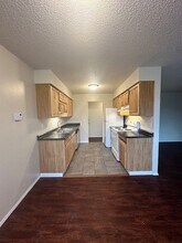 15812 SE Division St in Portland, OR - Foto de edificio - Building Photo