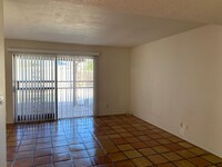 8321 E Calexico St in Tucson, AZ - Foto de edificio - Building Photo