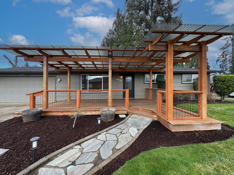 2409 Ranch Dr in Springfield, OR - Building Photo