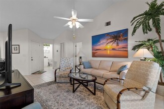 235 Southampton Ln in Venice, FL - Foto de edificio - Building Photo