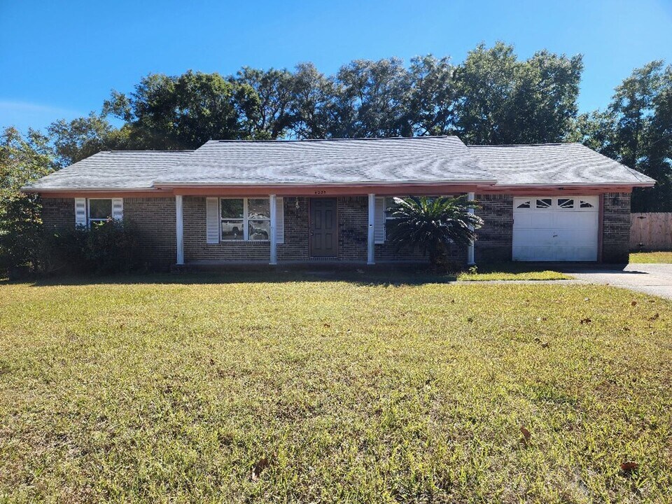 4235 Chezarae Dr in Pensacola, FL - Building Photo