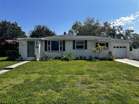 11 N Crest Ave in Clearwater, FL - Building Photo