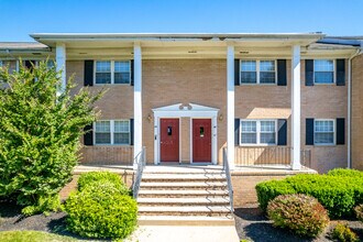 Sterling Glen in Lumberton, NJ - Building Photo - Building Photo