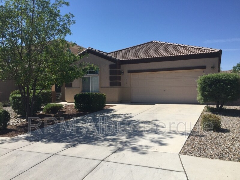 1015 Maroa St NW in Albuquerque, NM - Building Photo