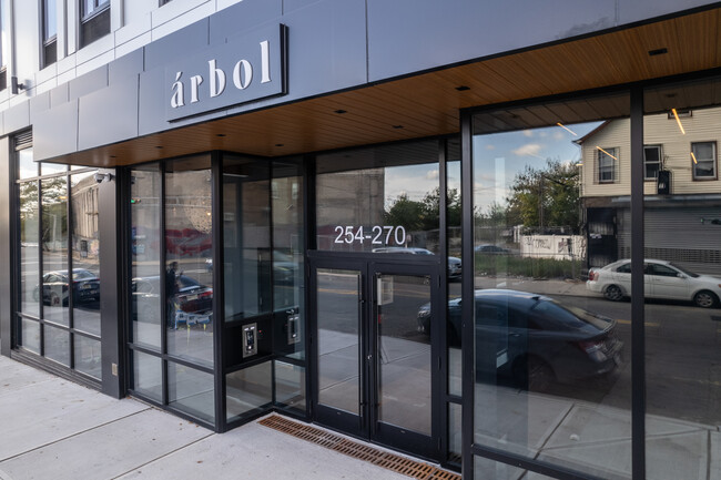 Arbol by Gomes in Newark, NJ - Foto de edificio - Building Photo