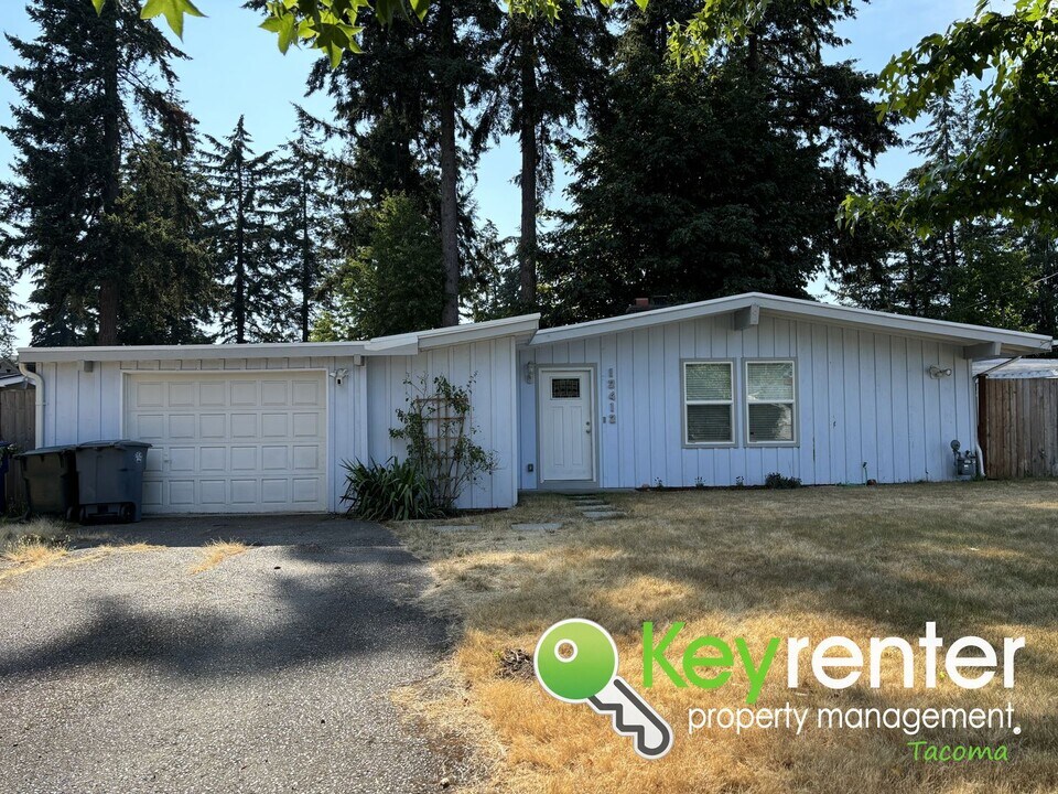 12412 Lake City Blvd SW in Tacoma, WA - Building Photo