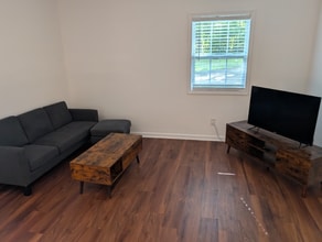 5700 Miles Rd in Atlanta, GA - Building Photo - Building Photo