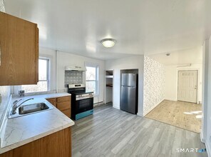 67 6th St in Norwich, CT - Building Photo - Building Photo