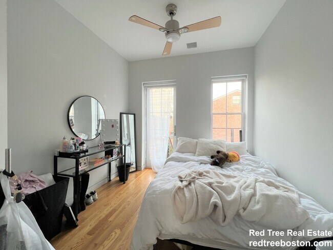 1607 Tremont St, Unit 1 in Boston, MA - Building Photo - Building Photo