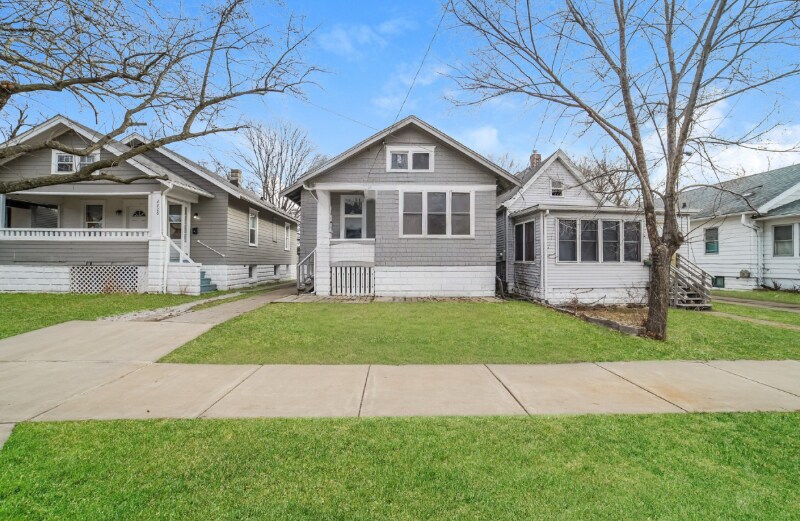 22266 N Sheridan Rd in Peoria, IL - Building Photo