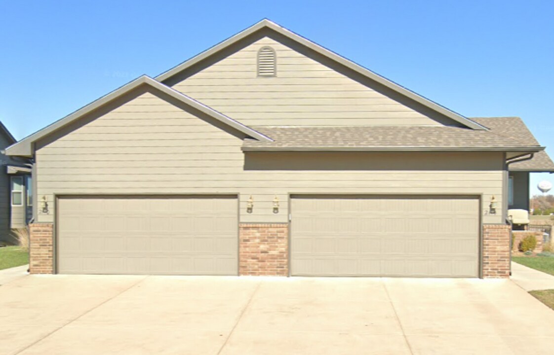 2115 E Mdw Hl St-Unit -2115 in Park City, KS - Building Photo