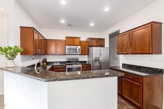 10811 W El Cortez Pl in Peoria, AZ - Foto de edificio - Building Photo