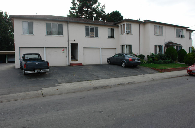 703-723 Victor Way in Mountain View, CA - Building Photo - Building Photo