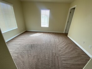 10520 Nantucket Ridge Ave in Las Vegas, NV - Foto de edificio - Building Photo